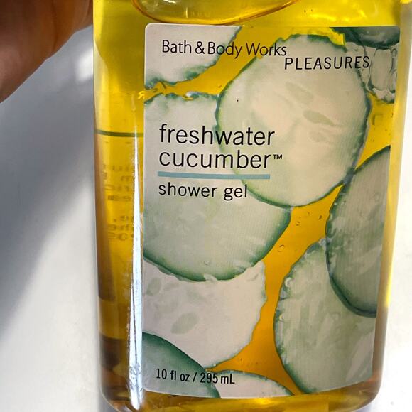 THE BODY SHOP Works Pleasures Rare Freshwater Cucumber Shower Gel Set 2 - Picture 4 of 6